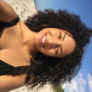 Meet your Posher, Chanel